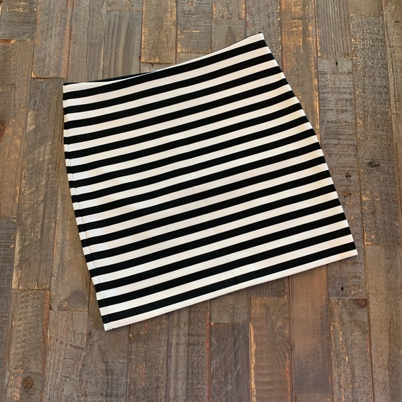 Mini Skirt - Picture 2 of 3